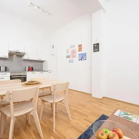 Anna And Friends First Floor Apartment *