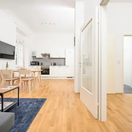 Апартаменти Anna And Friends First Floor Грац